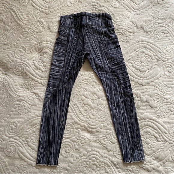 Lululemon crop pants with pockets - Picture 3 of 8